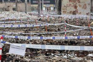 [VIDEO] Policjanci i prokuratorzy zakończyli oględziny pogorzeliska Centrum Handlowego Marywilska 44