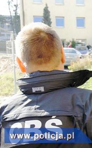 Oszuści wyłudzali mieszkania. Dorwali ich agenci CBŚ