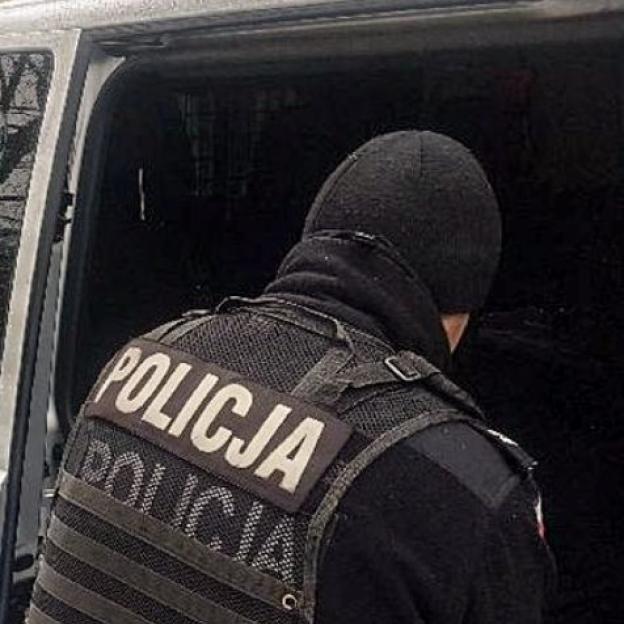 Akt oskarżenia przeciwko 10 osobom oskarżonym o działanie w zorganizowanej grupie przestępczej zajmującej się popełnianiem przestępstw i przestępstw skarbowych